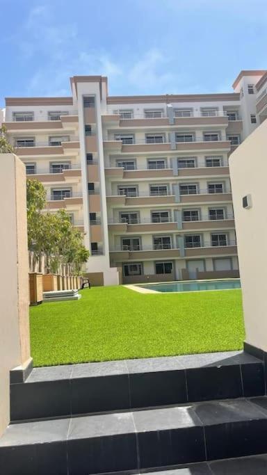 De Luxe Vue Sur Piscine Apartment *